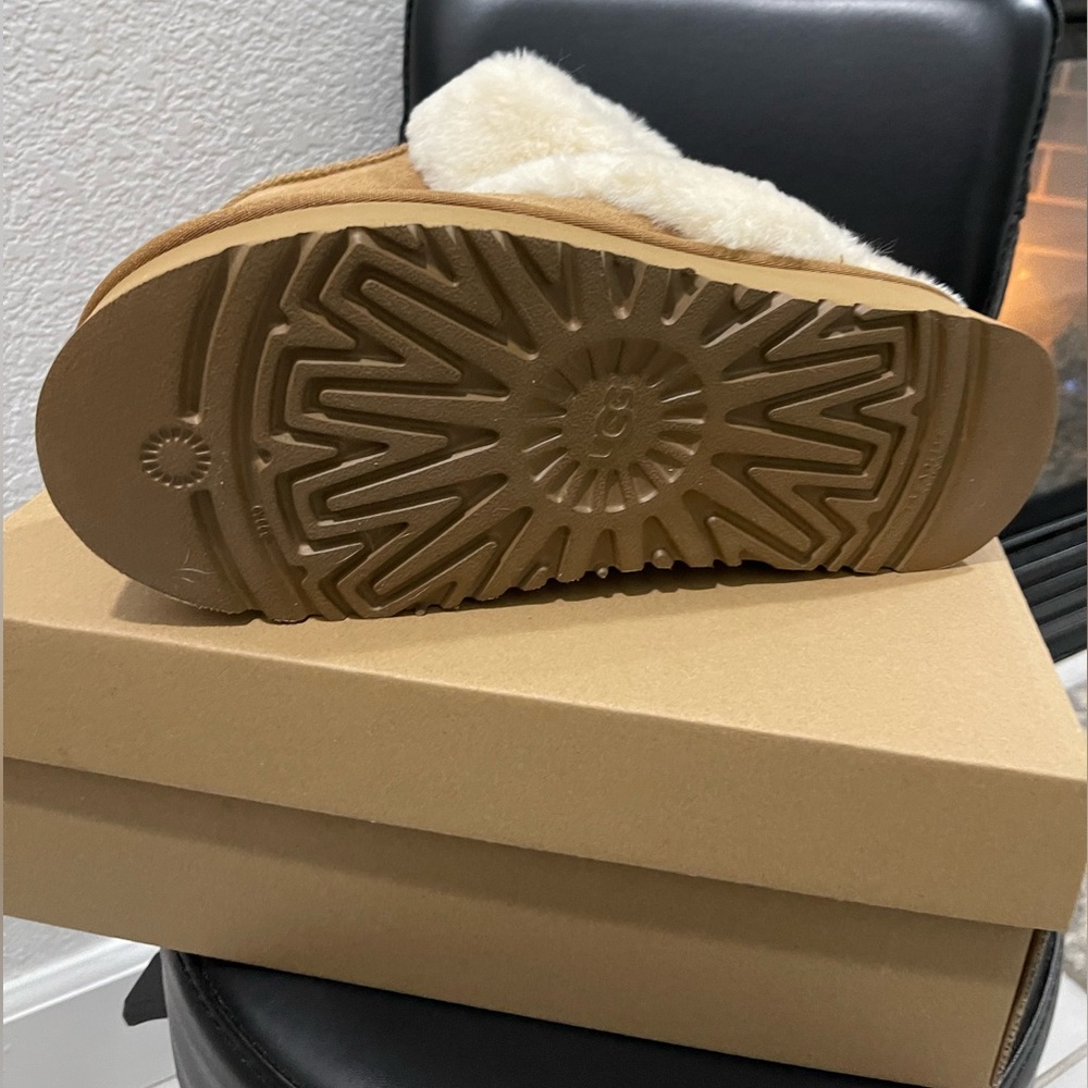 UGG Slippers - Picture 2 of 2